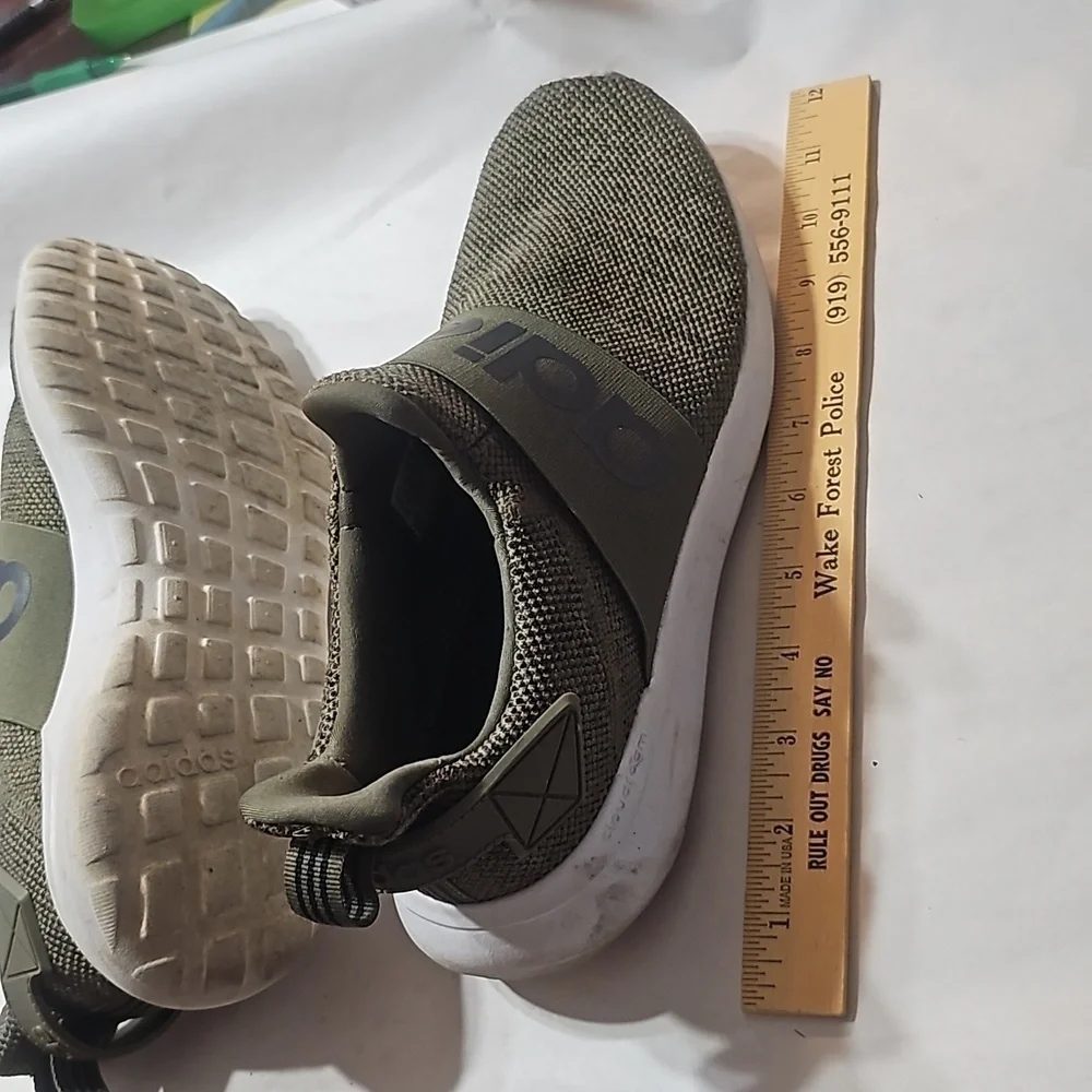 Adidas Slip-ons Sneakers 👟
